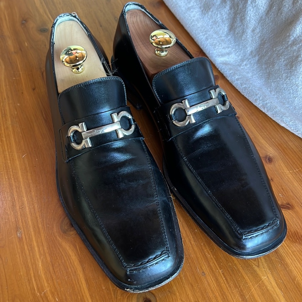 Ferragamo Black leather shoes